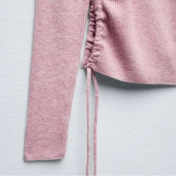 ZARA Gorgeous Pink Crop Sweater with a fun ruching on one side🔥🔥🔥 - Picture 4 of 7